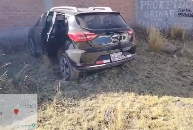 Juliaca | Reportan vehículo en aparente estado de abandono en la avenida Nicolás Otto Juliaca | Reportan vehículo en aparente estado de abandono en la avenida Nicolás Otto