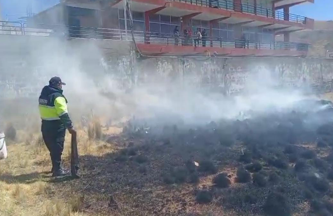 Juliaca | Serenazgo controla amago de incendio en salida a Arequipa Juliaca | Serenazgo controla amago de incendio en salida a Arequipa