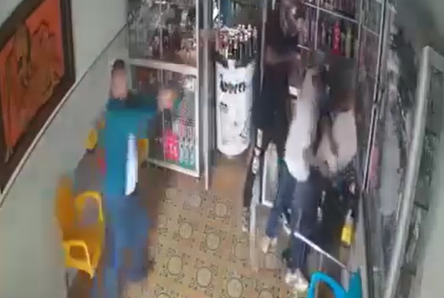 Puno | Policía de civil abate a delincuente venezolano durante asalto a bodega Puno | Policía de civil abate a delincuente venezolano durante asalto a bodega