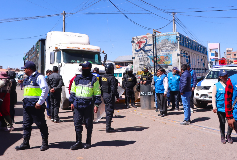 Juliaca | Municipalidad de San Román ejecuta operativo para recuperar vías públicas