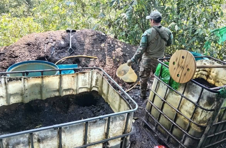 Sandia | Dirandro destruye diez laboratorios y 18 pozas de maceración en operativo antidrogas Sandia | Dirandro destruye diez laboratorios y 18 pozas de maceración en operativo antidrogas