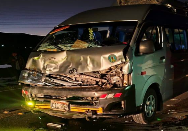 Pomata | Toro se escapa del ruedo en Collini y provoca accidente en Chacachaca Pomata | Toro se escapa del ruedo en Collini y provoca accidente en Chacachaca