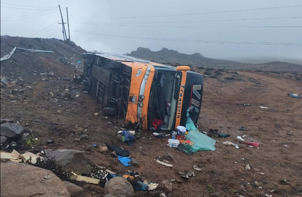 Arequipa | Bus de empresa Transzela sufre accidente en el sector Atiquipa