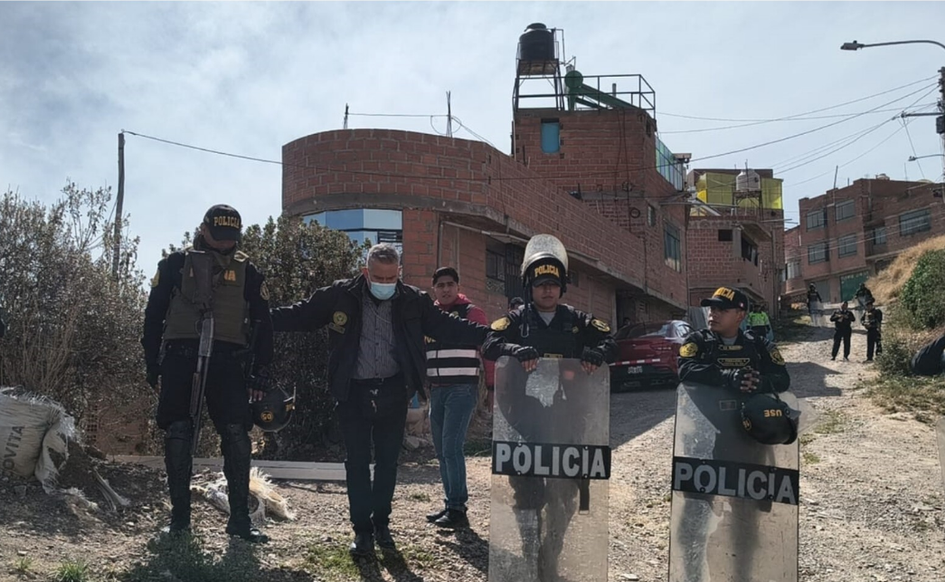 Puno | Incautan celulares y arma desarmada en operativo por caso de policía fallecido en Alto Tribunal Puno | Incautan celulares y arma desarmada en operativo por caso de policía fallecido en Alto Tribunal